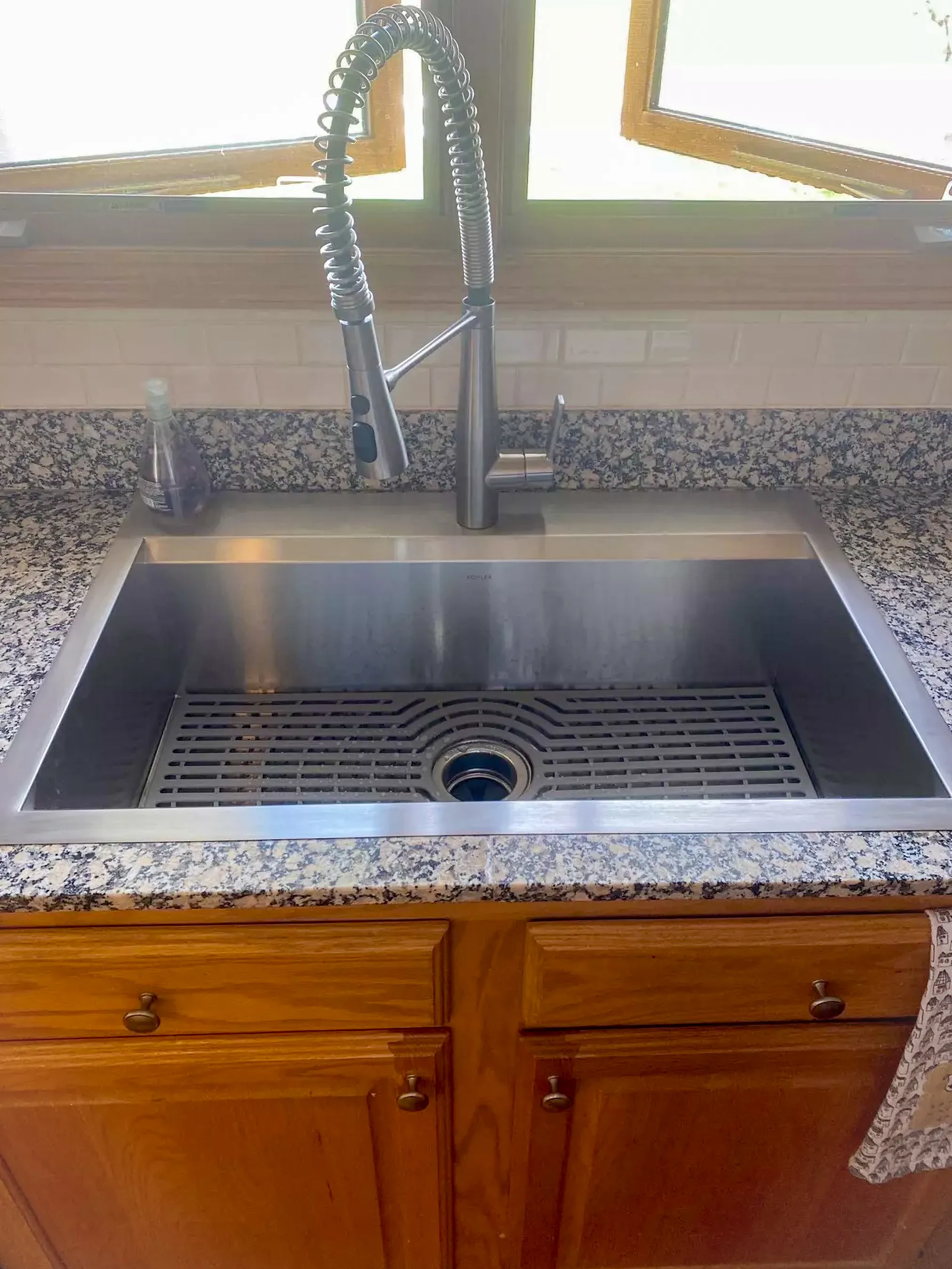 Modern kitchen with elegant granite countertops